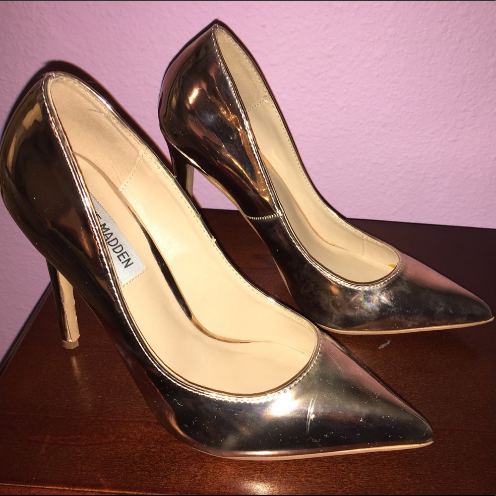 Steve Madden gold pointed toe pumps